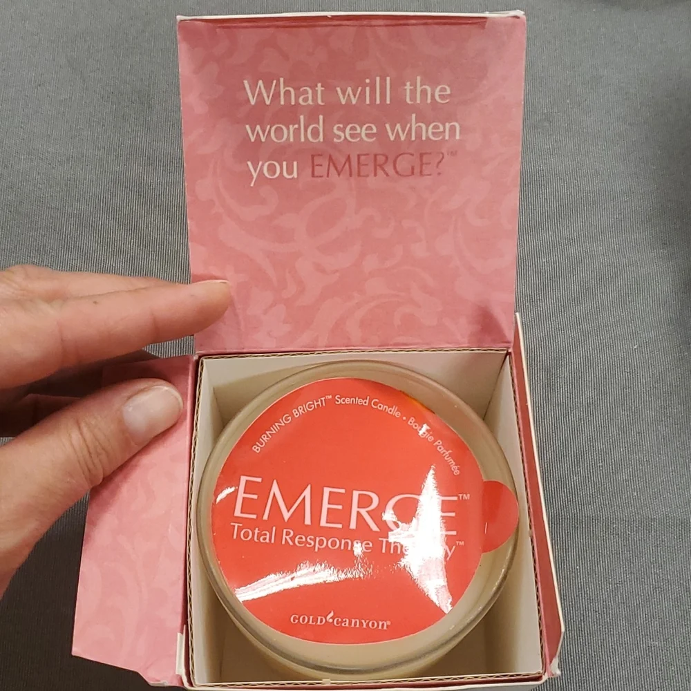 BURNING BRIGHT Emerge candle from Gold Canyon 7.5‎ oz